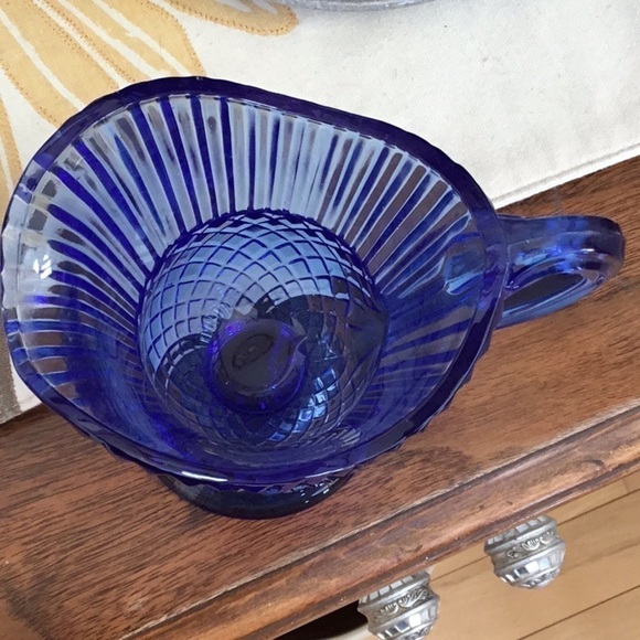 VINTAGE small cut glass cobalt blue pitcher in great condition. AVON - Picture 4 of 12